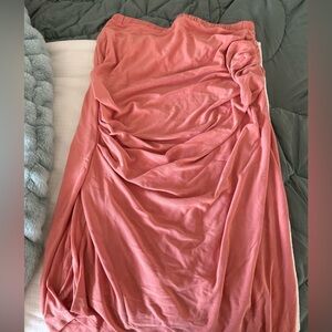 Express long women’s skirt coral size Medium. NWT. 🧡🤎
